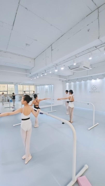이화에뚜왈발레학원 picture 3