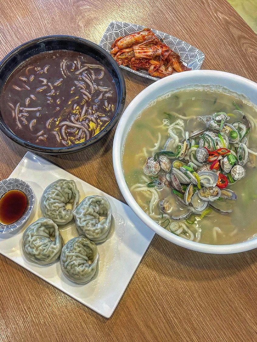 쌀쌀한 날씨에 어울리는 따뜻한 칼국수🍜