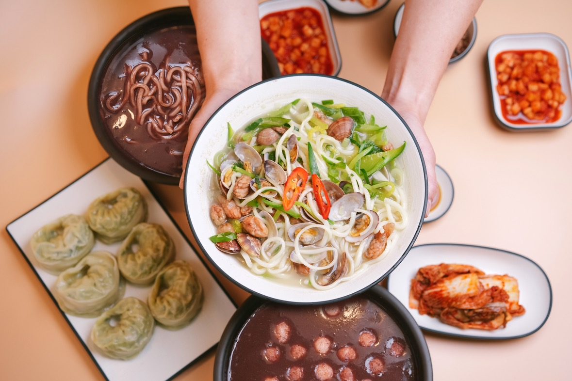 추운 겨울에는 따뜻한 칼국수 한그릇🍀🩷 맛집 바칼에서!