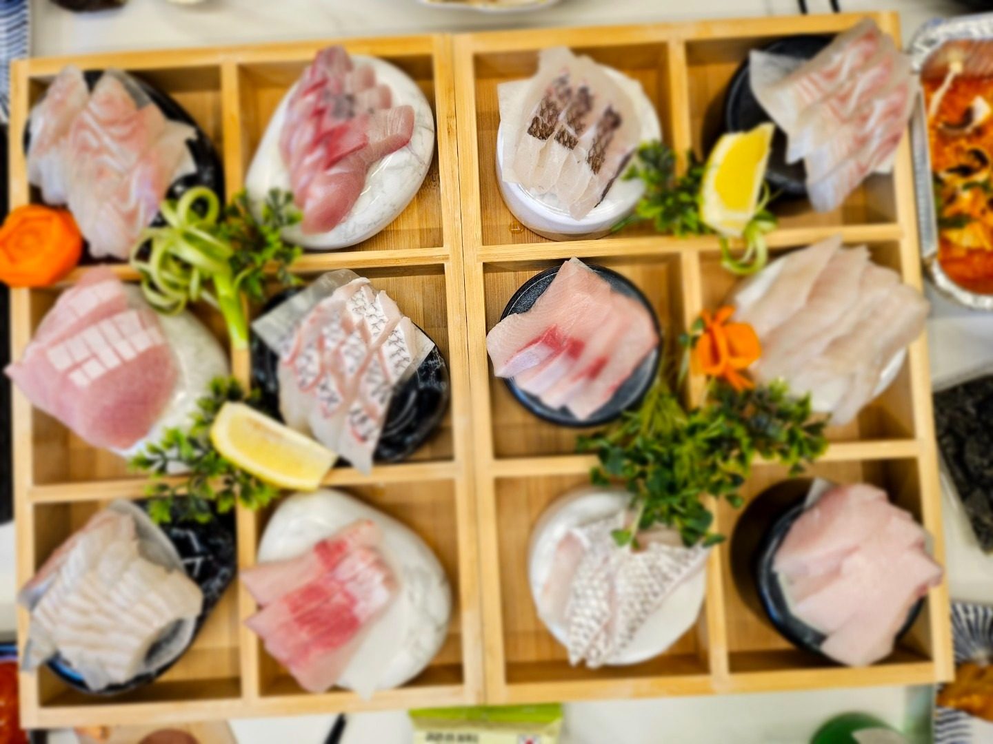 🍣고래수산 직원모집 부장1명홀서빙1명  (200~450만원~)🍣🍣🍣