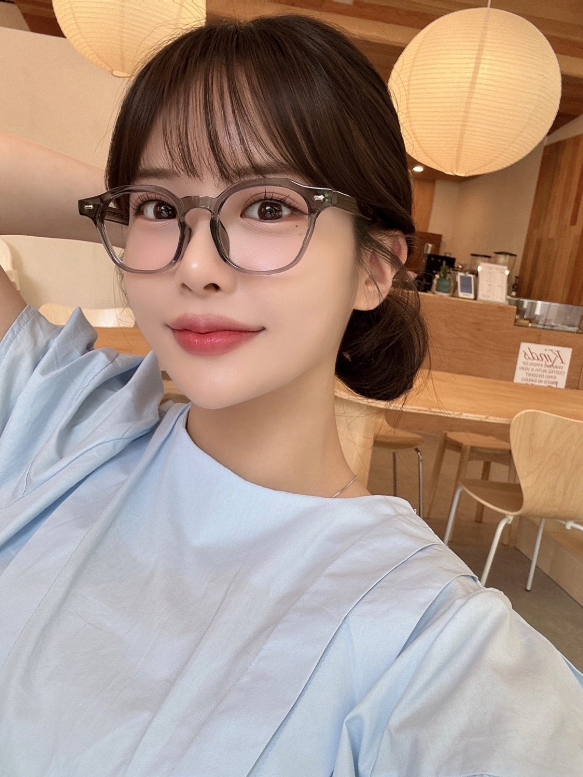 👓 클래식 뿔테 안경, 언제나 변하지 않는 스타일 🖤