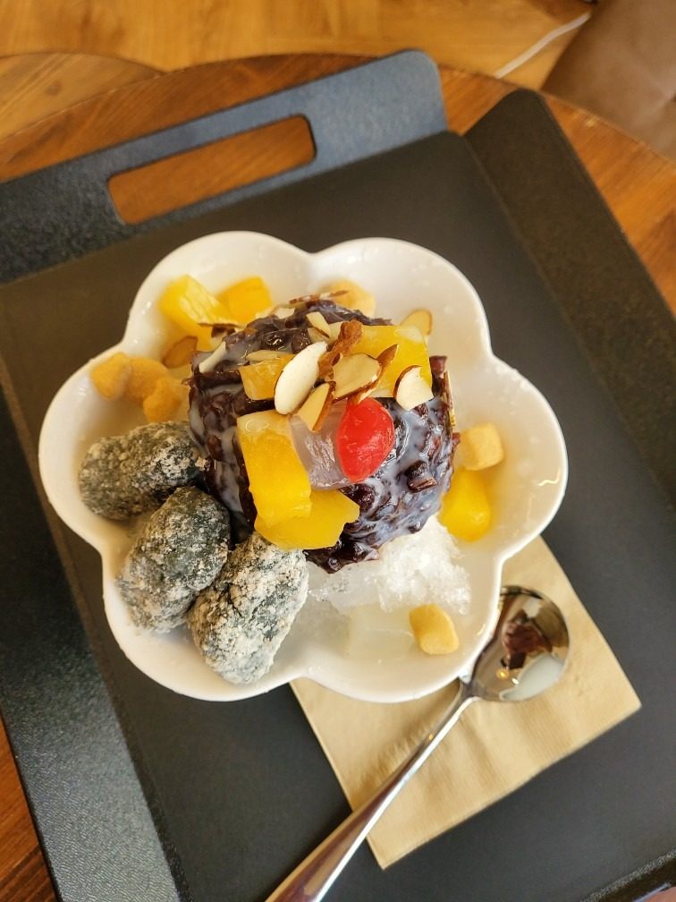 재송동 카페 통밀단팥빵2500원 옛날팥빙수 4000원