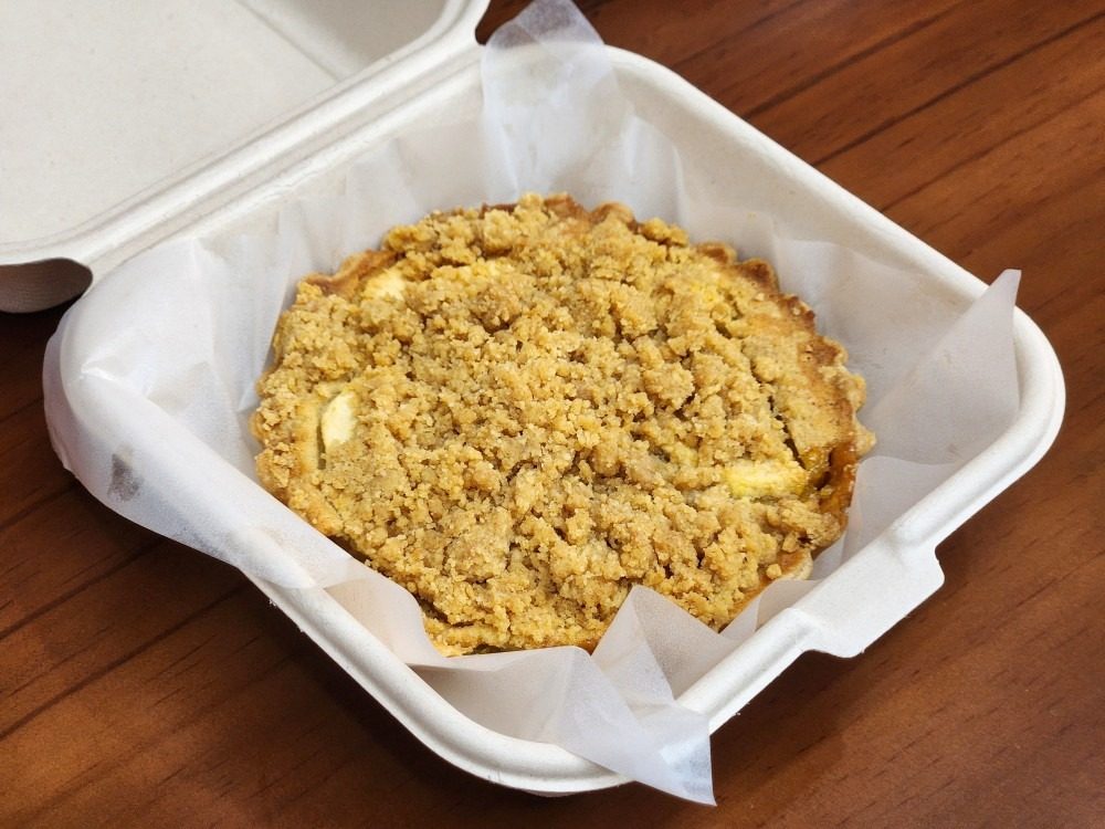🍎 신메뉴 출시 안내 – 애플 크럼블 타르트 🥧