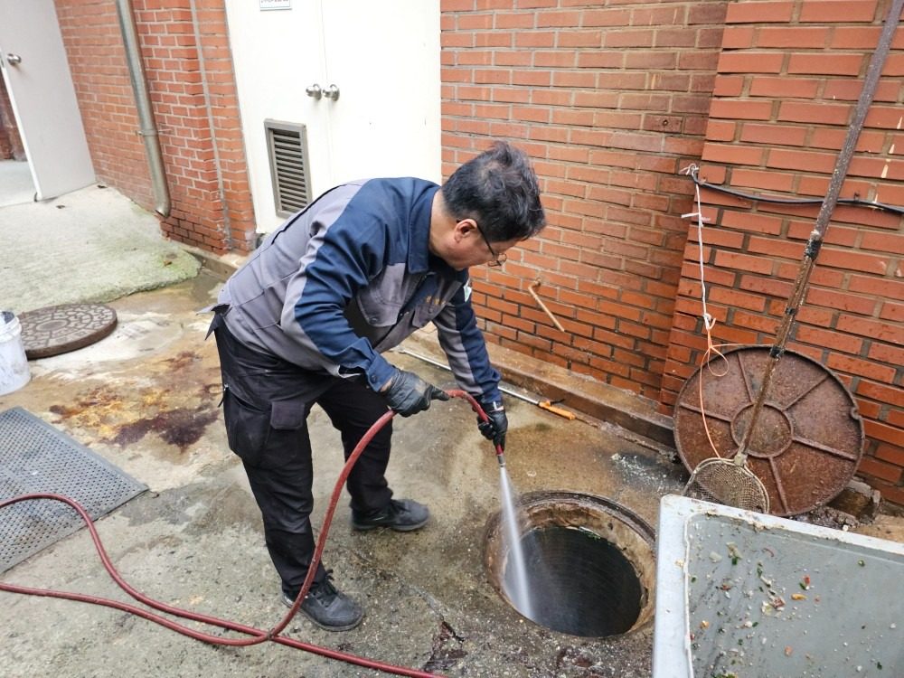 고등학교 급식소 하수구배관 기름 제거및 고압세척