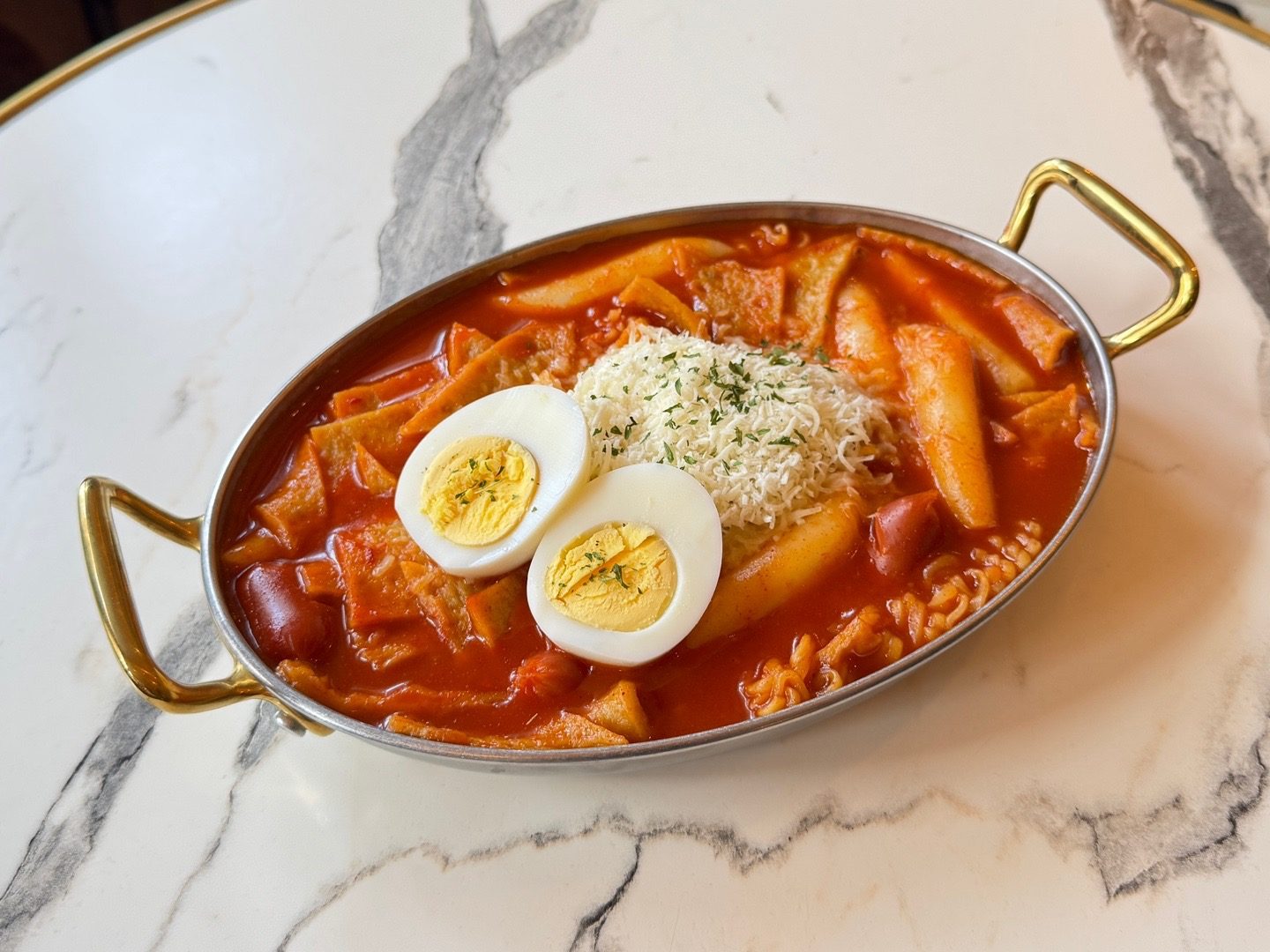 눈꽃치즈 떡��볶이 19,000원 리뉴얼 카페 오픈! 🍽️