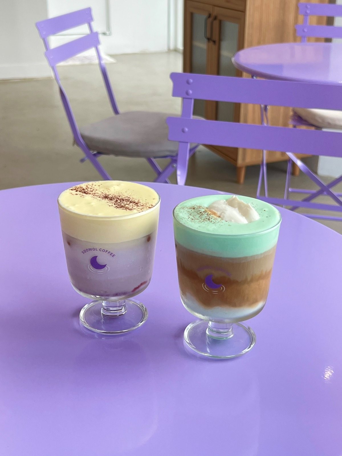 유니크한 옥수수크림 고구마라떼와 민트크림라떼💜