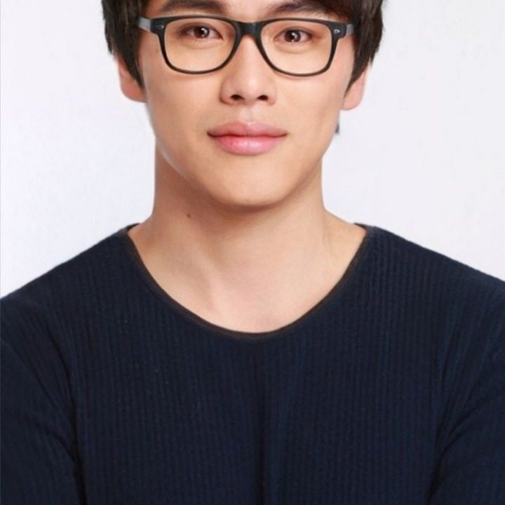 롤리헤어라운지 동현 원장