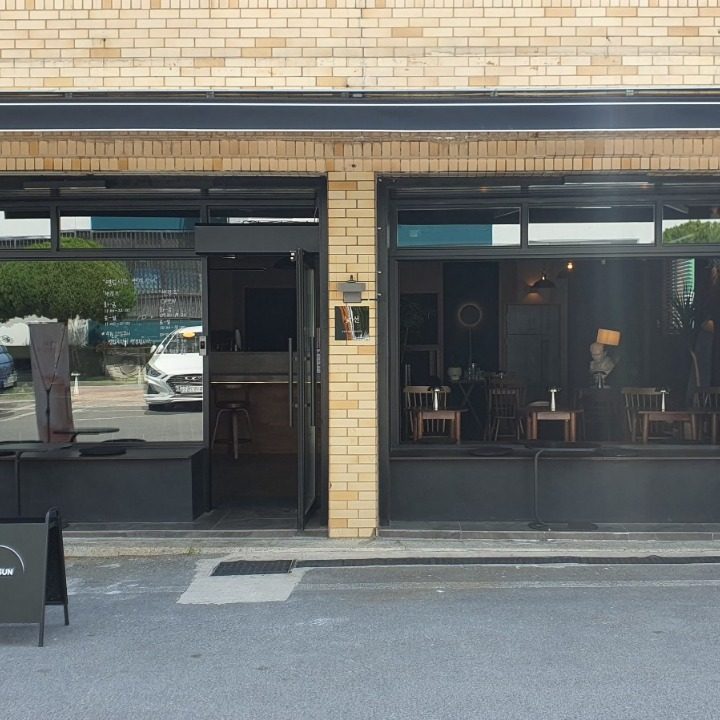 낯선 카페
