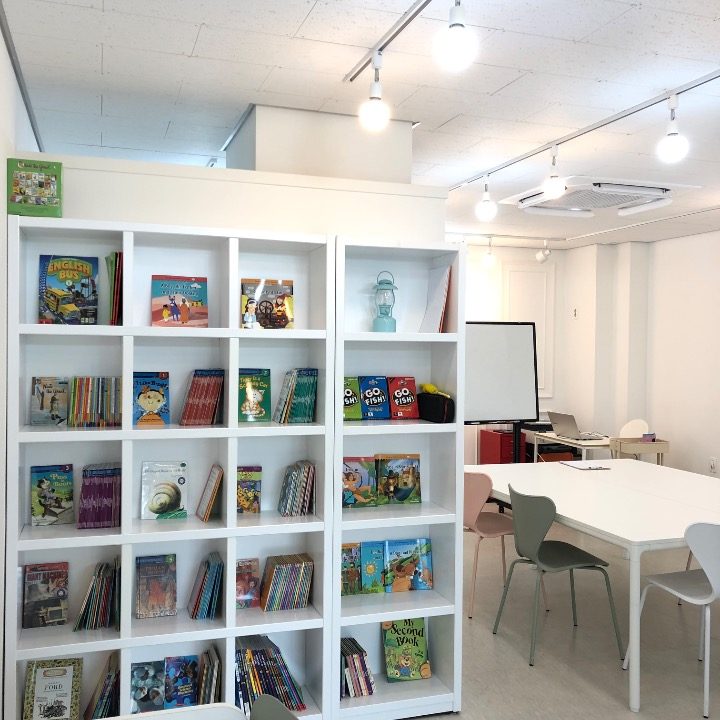 빛나는영어학원