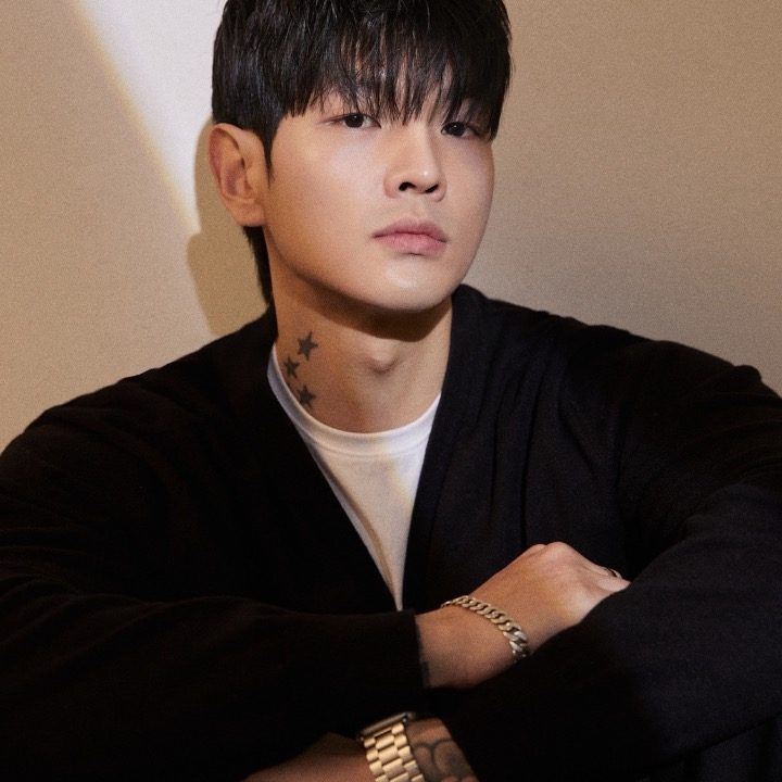 아로리 훈 디자이너