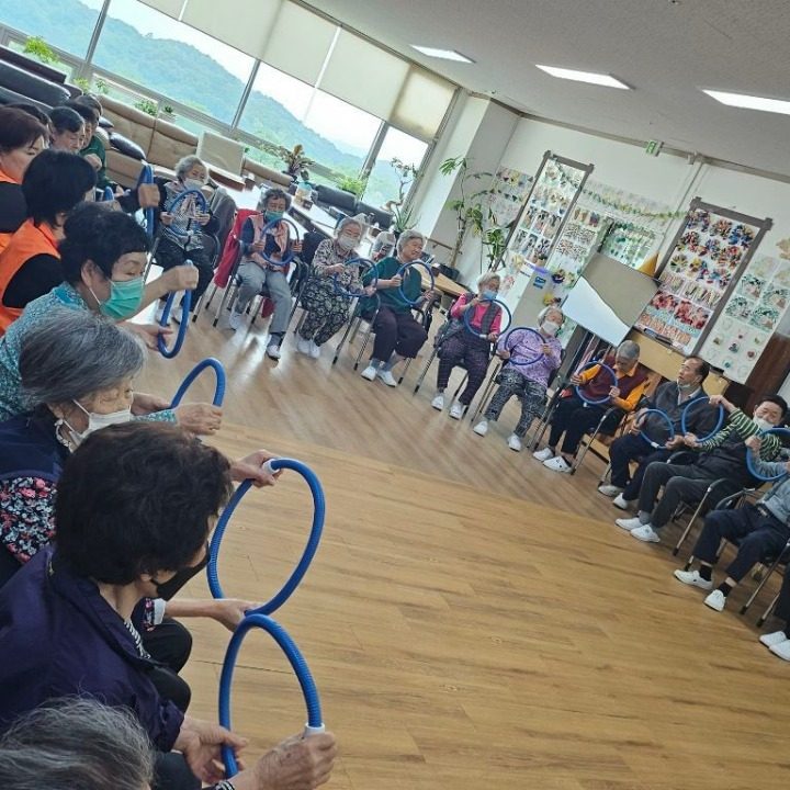더조은주간보호.노인인지학교