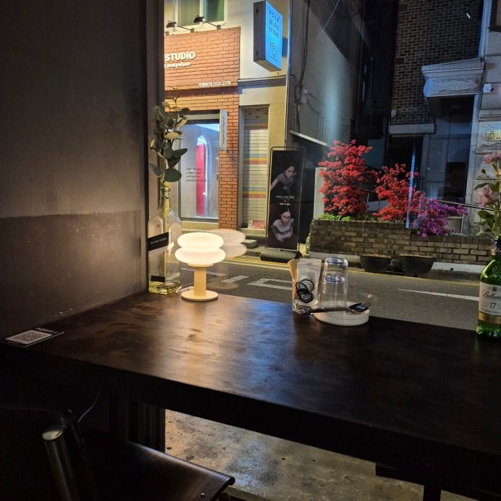 머무르다