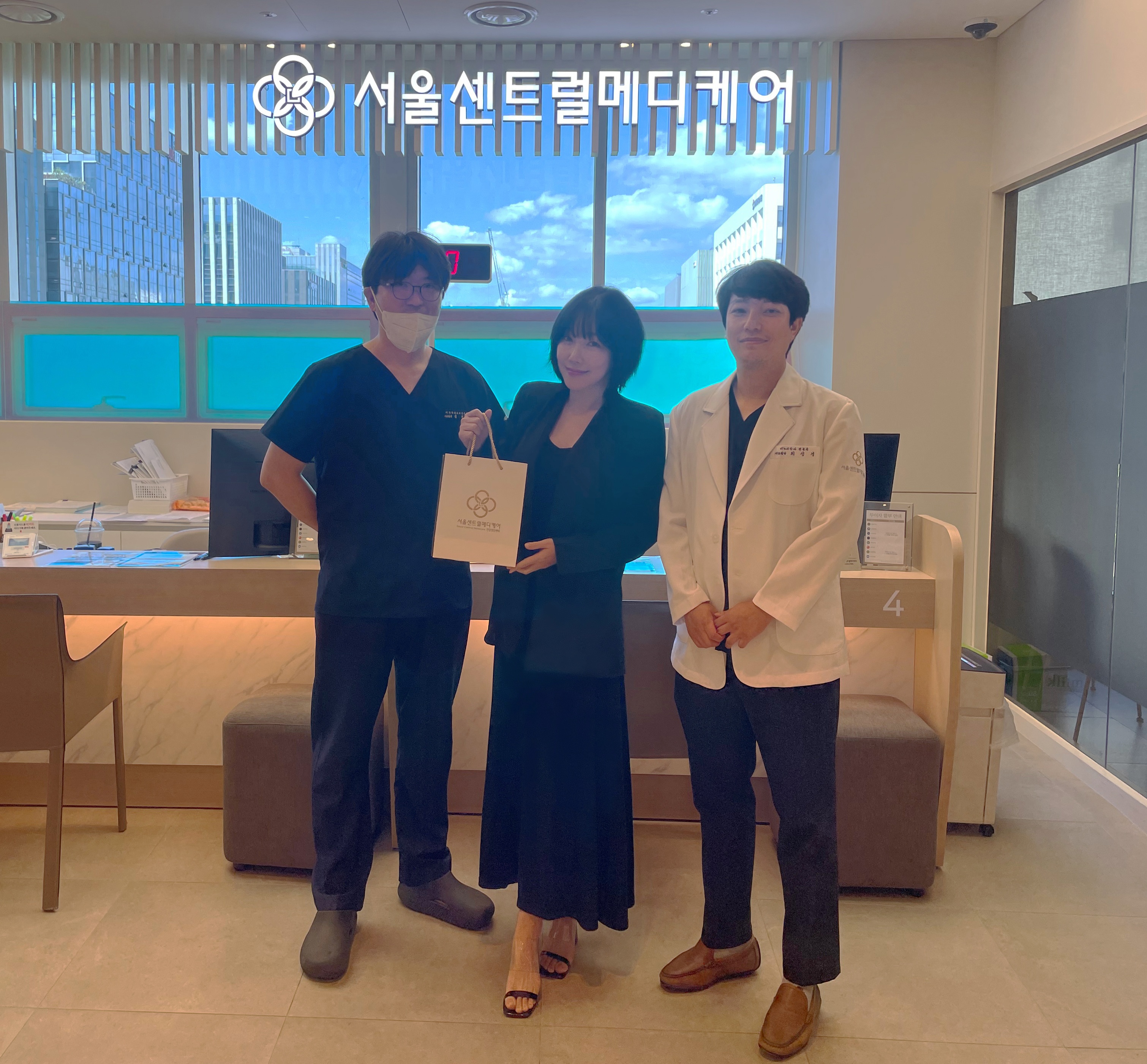 서울센트럴메디케어 건강검진센터 팝아티스트 낸시랭님 방문이 방문해 주셨습니다. | 서울특별시 강서구 마곡동 | 일반의원 | 당근 비즈 소식