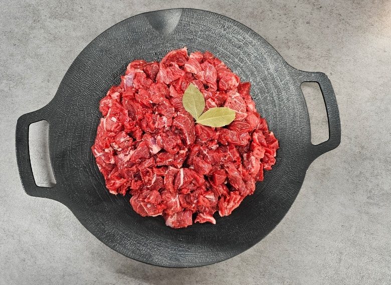 1++튜쁠 한우! 국거리 1팩 300g 8,800원!?
