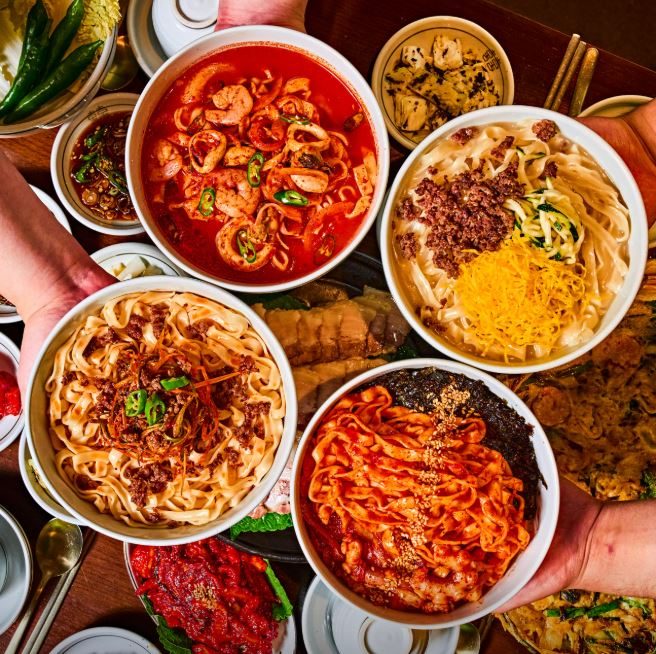 고향보쌈칼국수 수완점