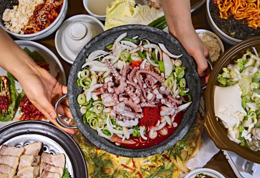 고향보쌈칼국수 용봉점