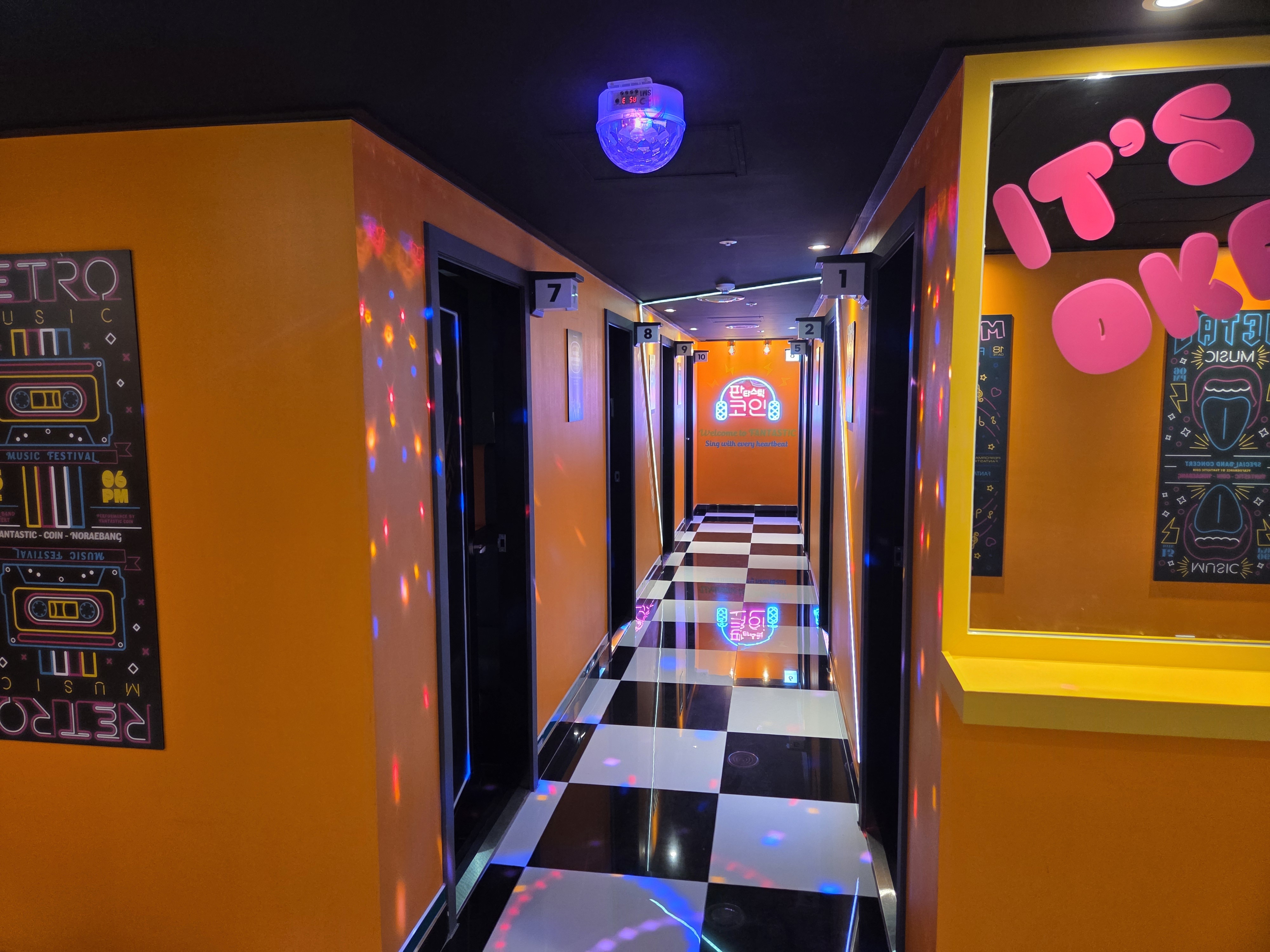 판타스틱 코인 노래연습장 수원 천천점 | 경기도 수원시 장안구 천천동 | 노래방 | 당근 동네 업체