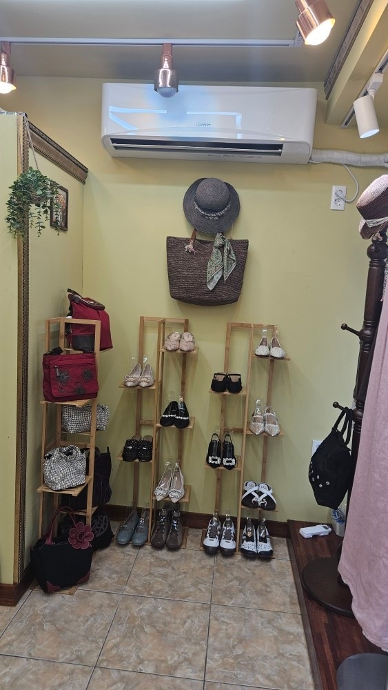 나무옷장 picture 1