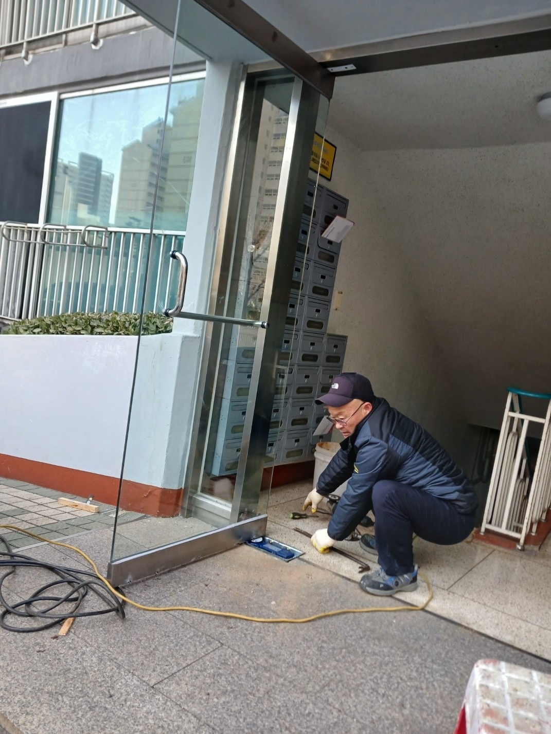샤시 방충망 유리 설비 picture 2