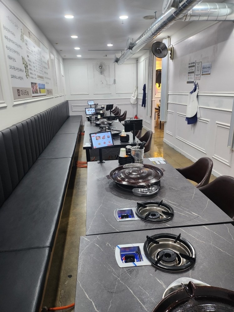 솥뚜껑미나리삼겹살 솔내점 picture 1