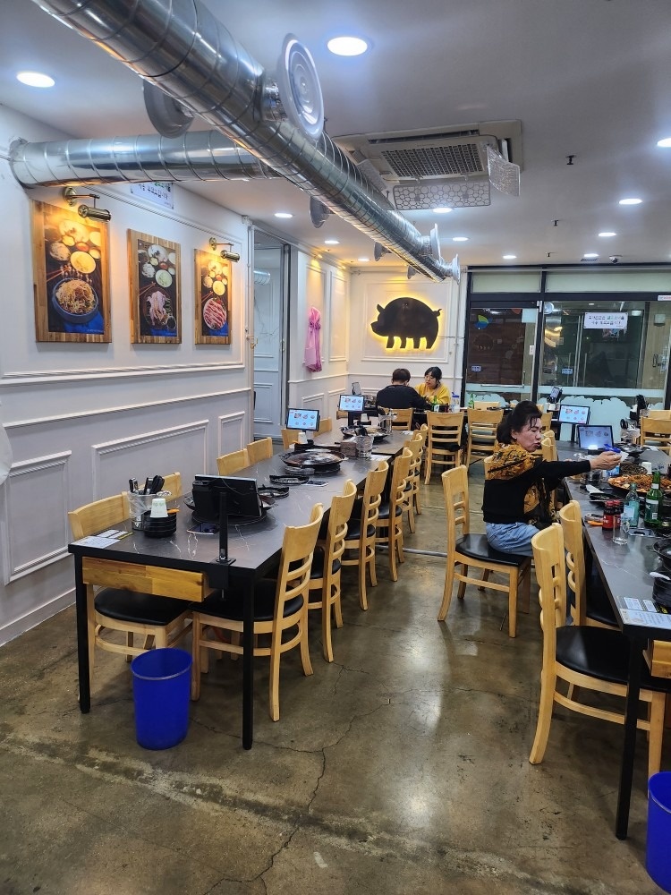 솥뚜껑미나리삼겹살 솔내점 picture 2