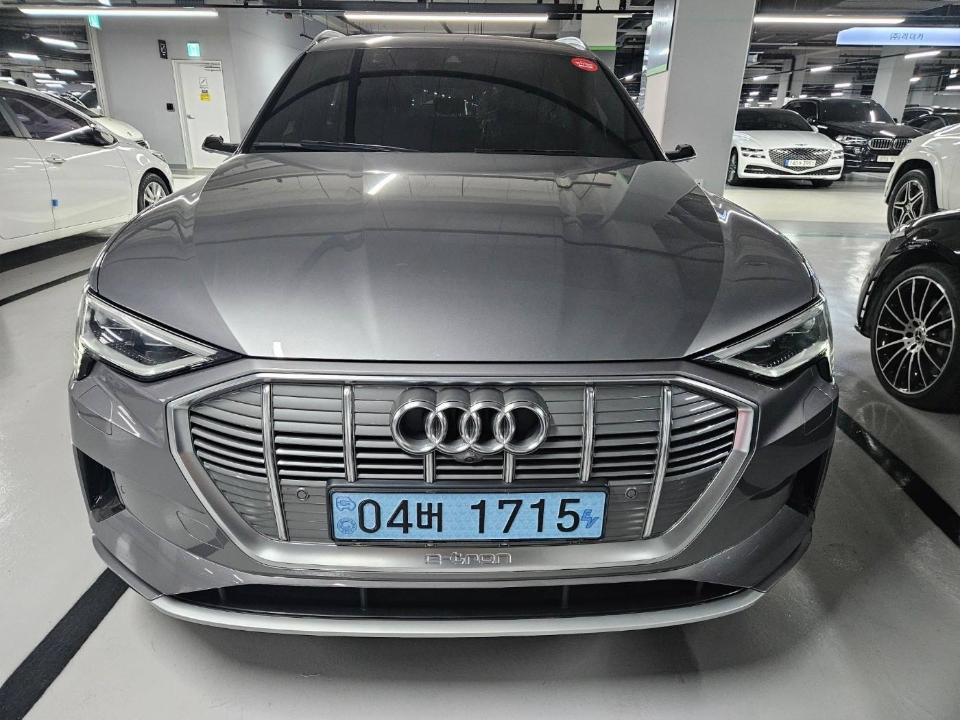e-tron 전기(95kWh) AWD 55 quattro 매물 썸네일
