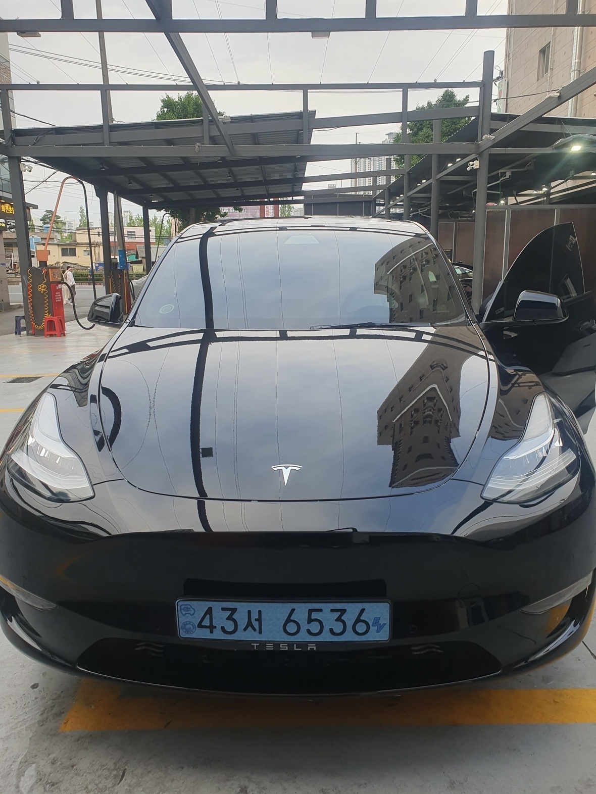 모델 Y BEV(75kWh) RWD 스탠다드 레인지 매물 썸네일