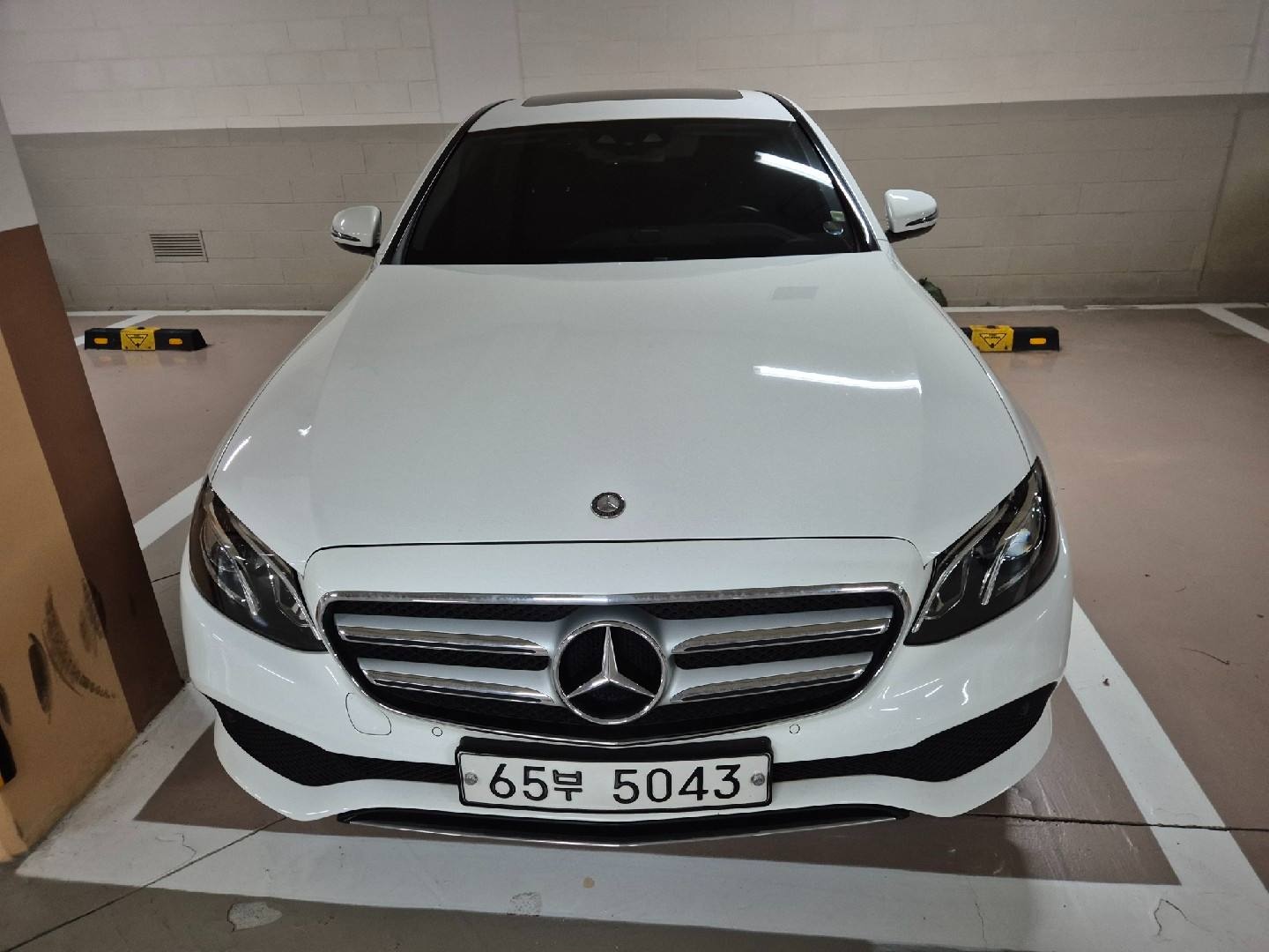 E 클래스 W213 E200 전기형 (211마력)아방가르드 매물 썸네일