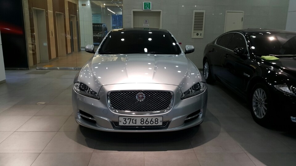 XJ X351 2.0 럭셔리 SWB 매물 썸네일