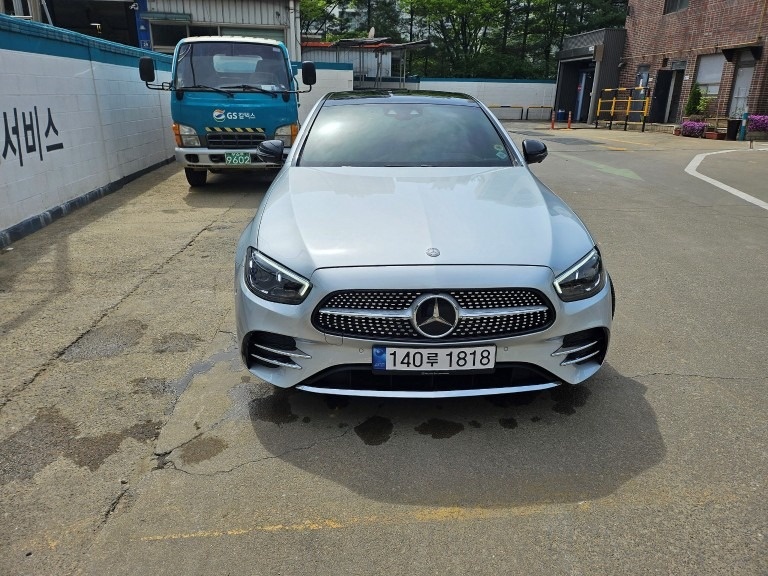 E 클래스 W213 E300 4Matic 전기형 (211마력)아방가르드 매물 썸네일