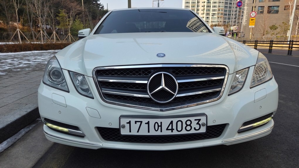 E 클래스 W212 E300 중기형 (245마력)엘레강스 매물 썸네일