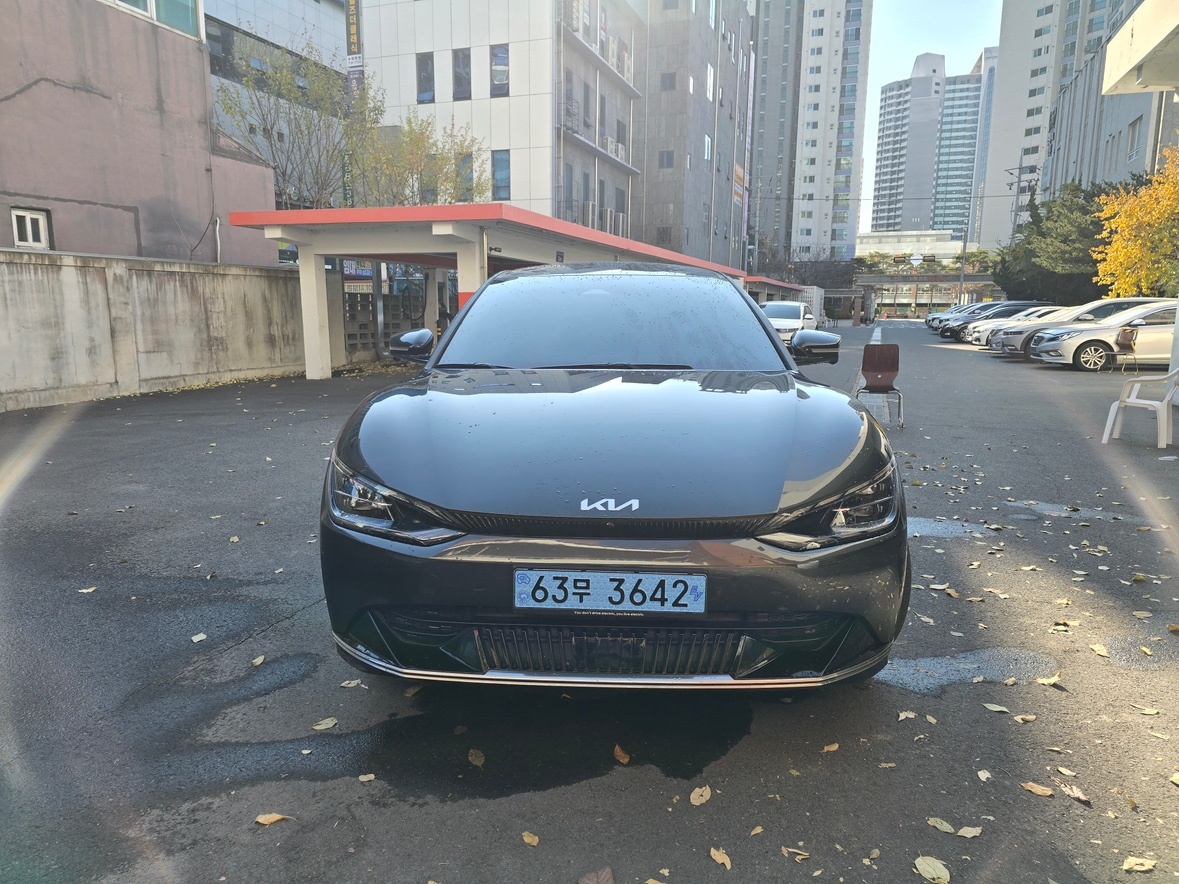 EV6 CV BEV(롱레인지/77.4kWh) RWD 어스(470km) 매물 썸네일