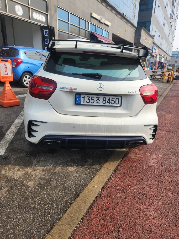 A 클래스 W176 A45 amg 4Matic (388마력) 매물 썸네일