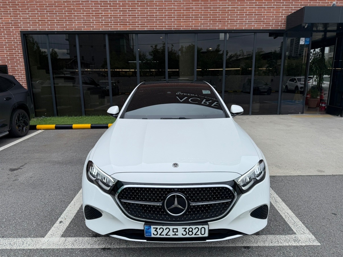 E 클래스 W214 E200 전기형 (204마력)아방가르드 매물 썸네일
