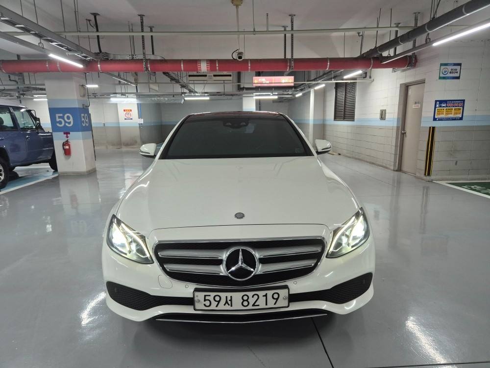 E 클래스 W213 E200 전기형 (211마력)아방가르드 매물 썸네일