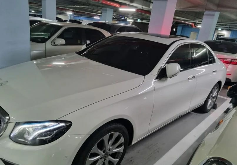 E 클래스 W213 E300 전기형 (211마력)익스클루시브 매물 썸네일