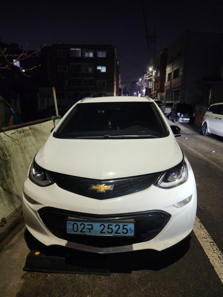 볼트 BEV(66kWh/414km) FWD 프리미어 매물 썸네일