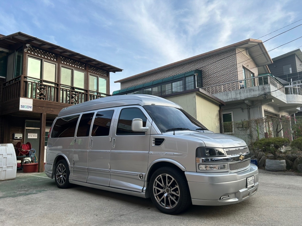 익스프레스밴 Ⅱ 5.3 V8 AWD 매물 썸네일
