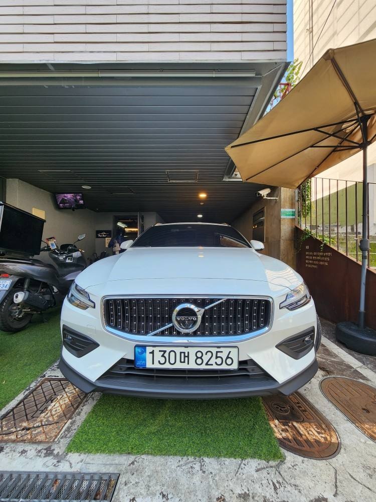 V60 크로스컨트리 Ⅱ B5 AWD 매물 썸네일