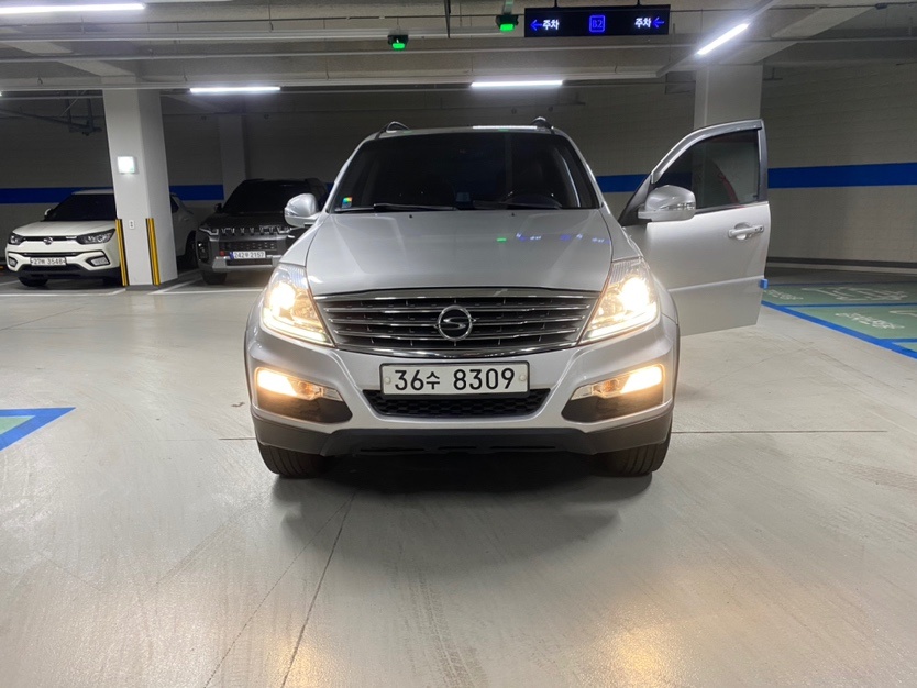 렉스턴 W Y200 7인승(RX7 2.0) 4WD 브라운 스페셜 매물 썸네일