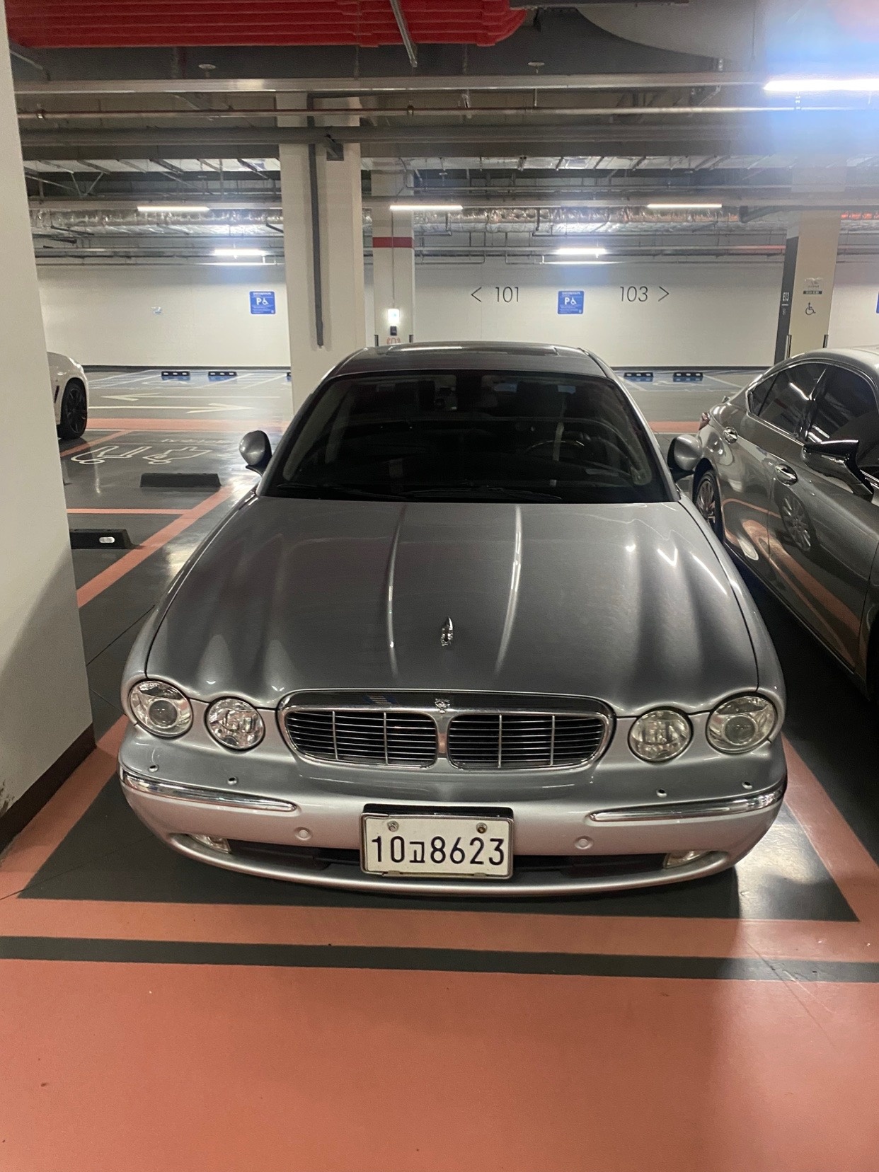 XJ-6 X350 3.0 매물 썸네일