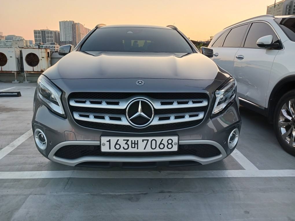 GLA X156 GLA220 후기형 (184마력)프리미엄 매물 썸네일