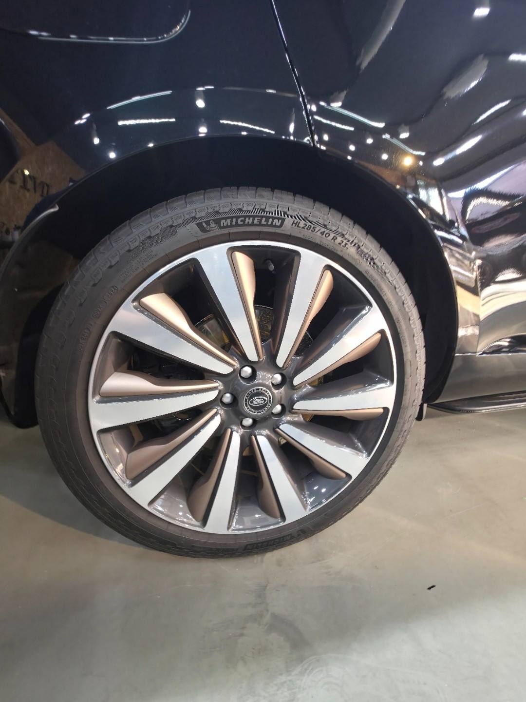 랜드로버 레인지로버 4.4 P615 LWB SV 2025 실버 사진 7