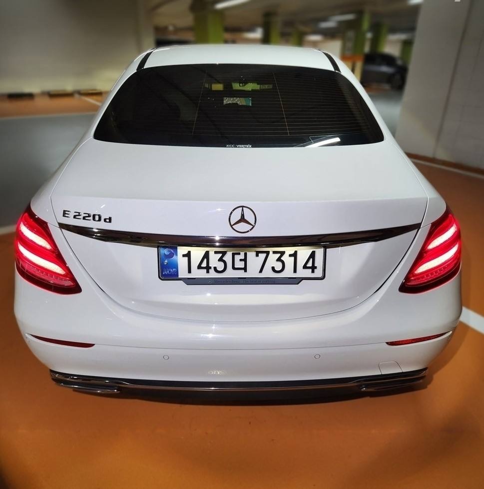 E 클래스 W213 E220 d 4Matic 전기형 (194마력)아방가르드 매물 썸네일