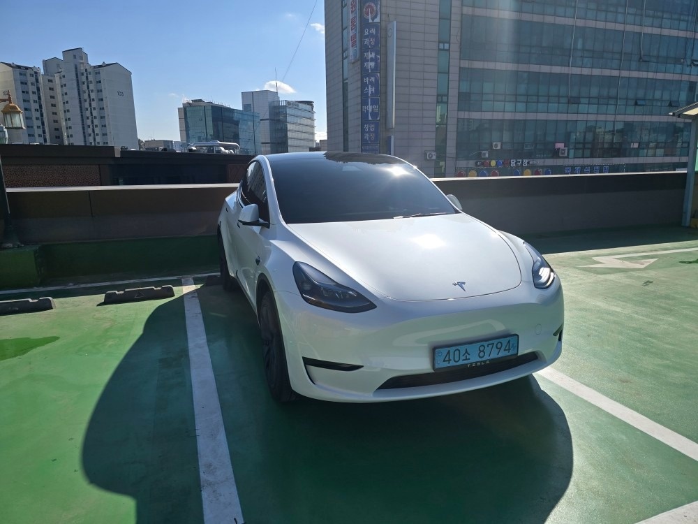 모델 Y BEV(75kWh) RWD 스탠다드 레인지 매물 썸네일