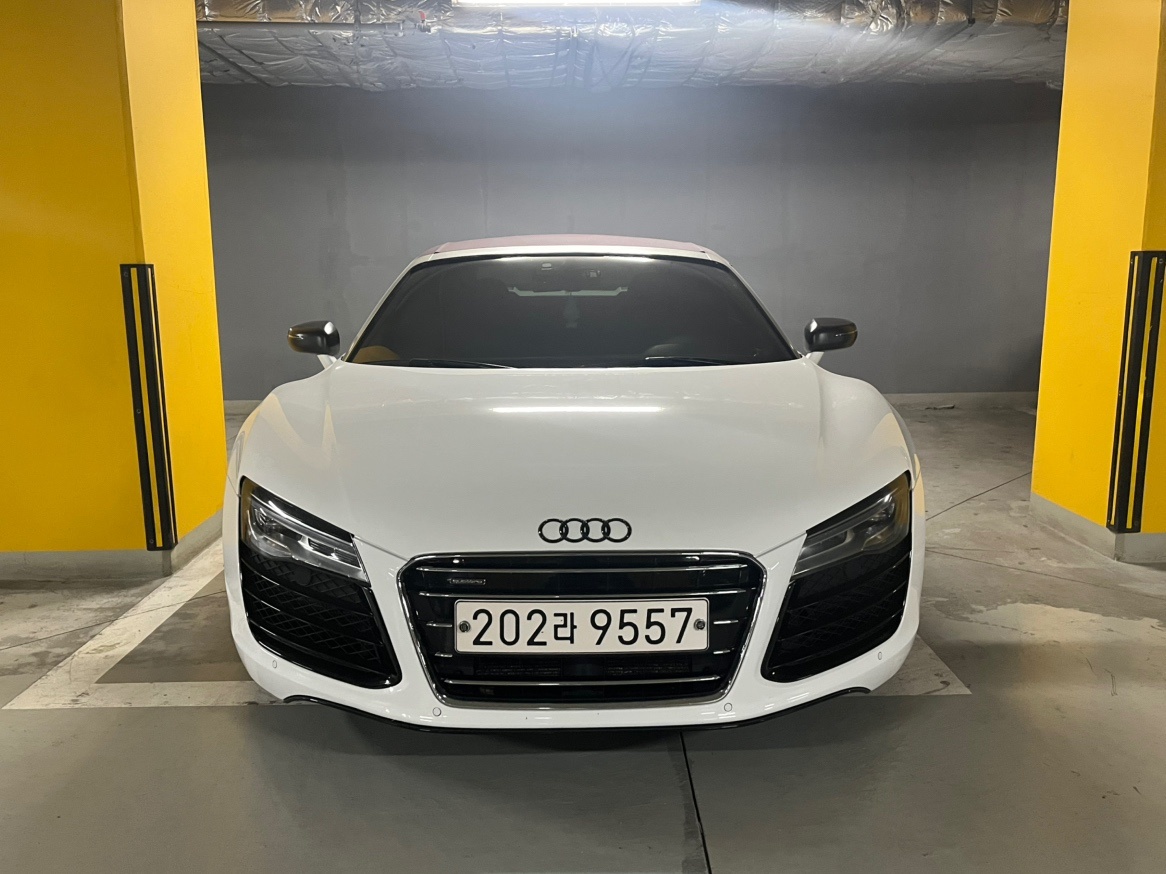 R8 Ⅰ 42 5.2 (V10 FSI) 스파이더 콰트로 (525마력) 매물 썸네일