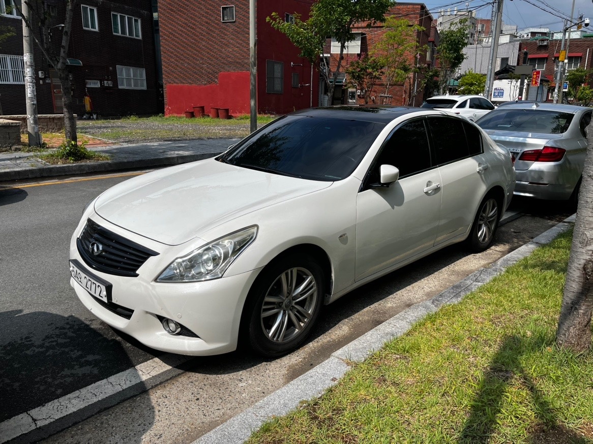 G V36 2.5 세단 (221마력) 매물 썸네일