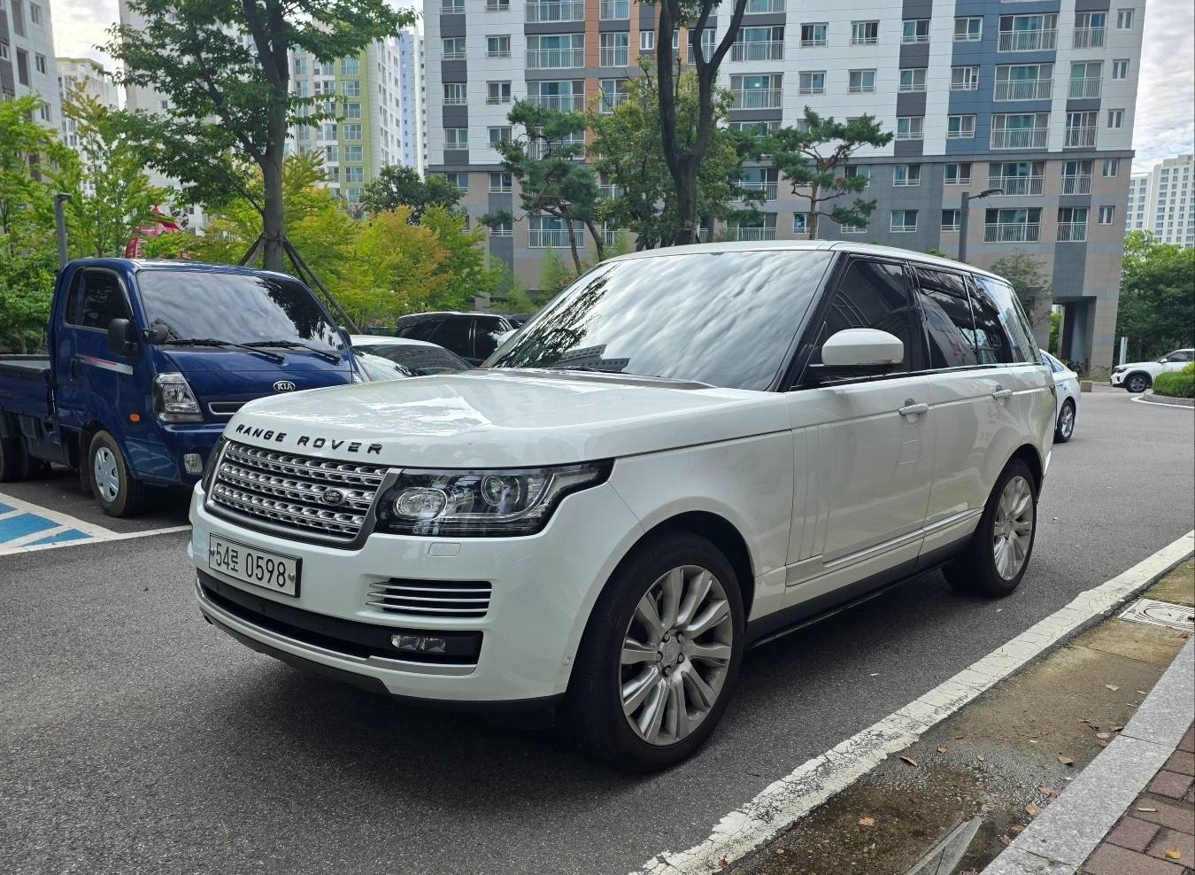 레인지로버 L405 4.4 TD V8 매물 썸네일