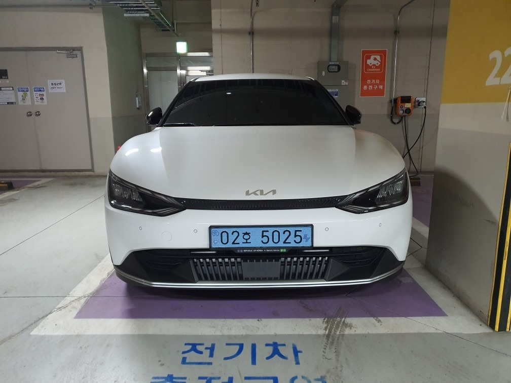 EV6 CV BEV(롱레인지/77.4kWh) AWD 에어(441km) 매물 썸네일