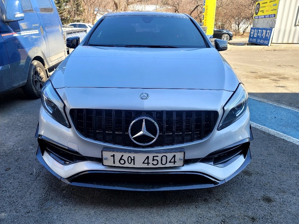 A 클래스 W176 A45 amg 4Matic (388마력) 매물 썸네일